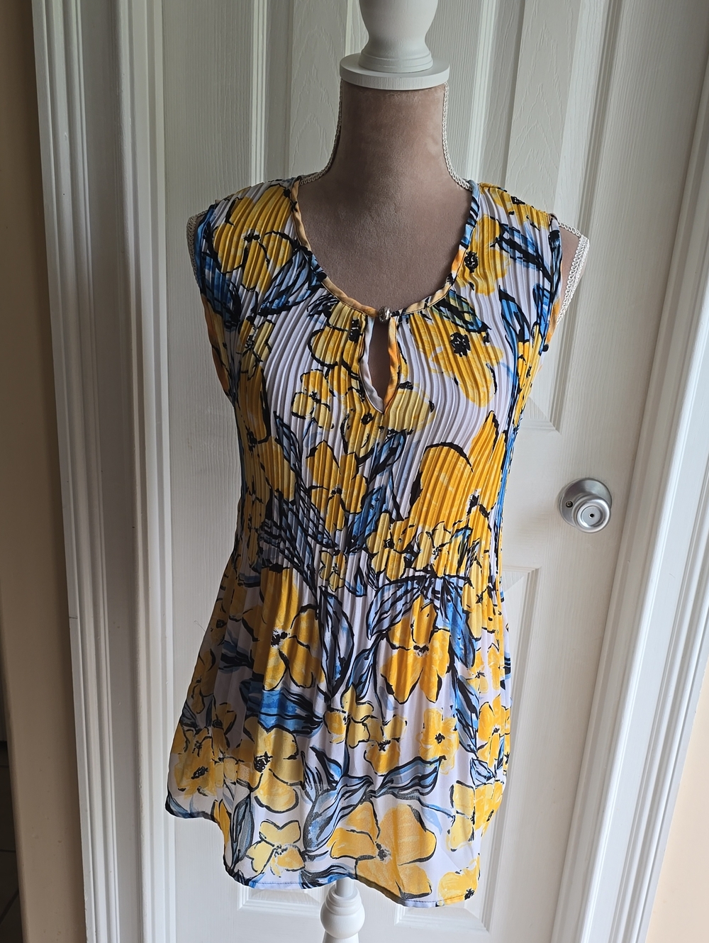 Melissa Paige Yellow and Blue Floral Pleated Blouse Size Large